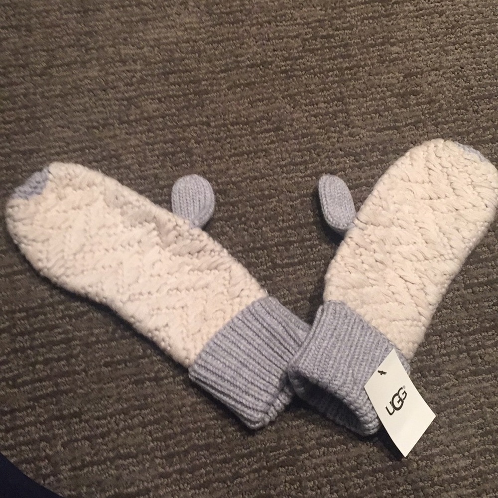 Ugg mittens